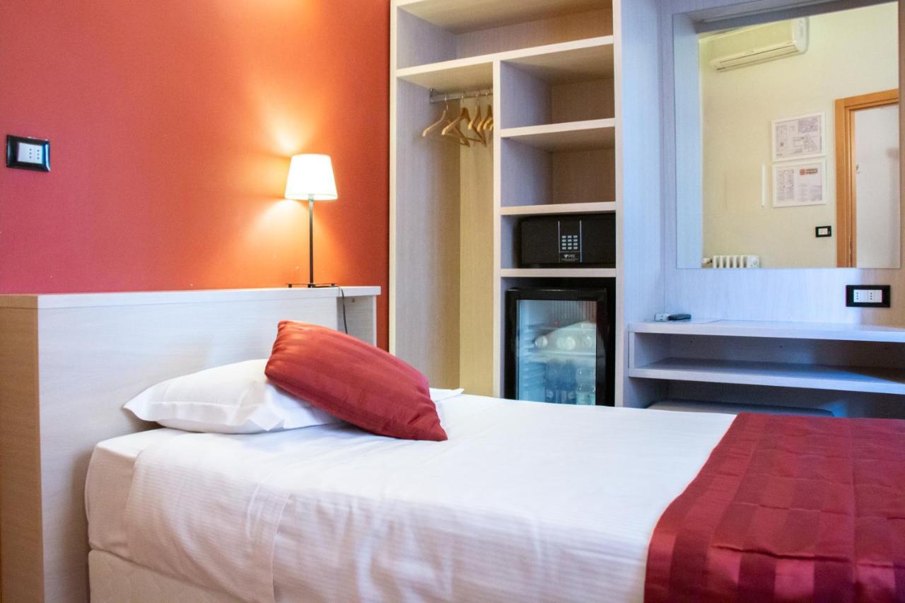 Hotel Accademia Bologna Esterno foto